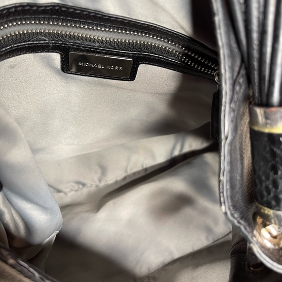 Micheal Kors Hobo Purse - Picture 8 of 12